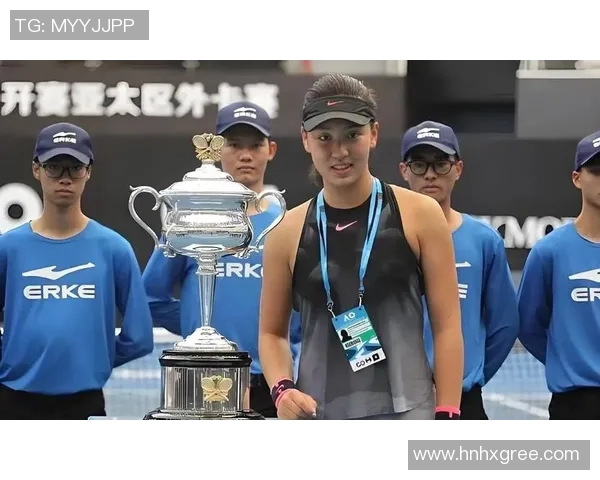 重庆网球队在总决赛中的灵活战术与团队协作展现出色表现