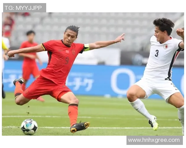 香港足球明星队携手舞龙传承传统文化展现团结精神 香港足球明星队携手舞龙传承传统文化展现团结精神